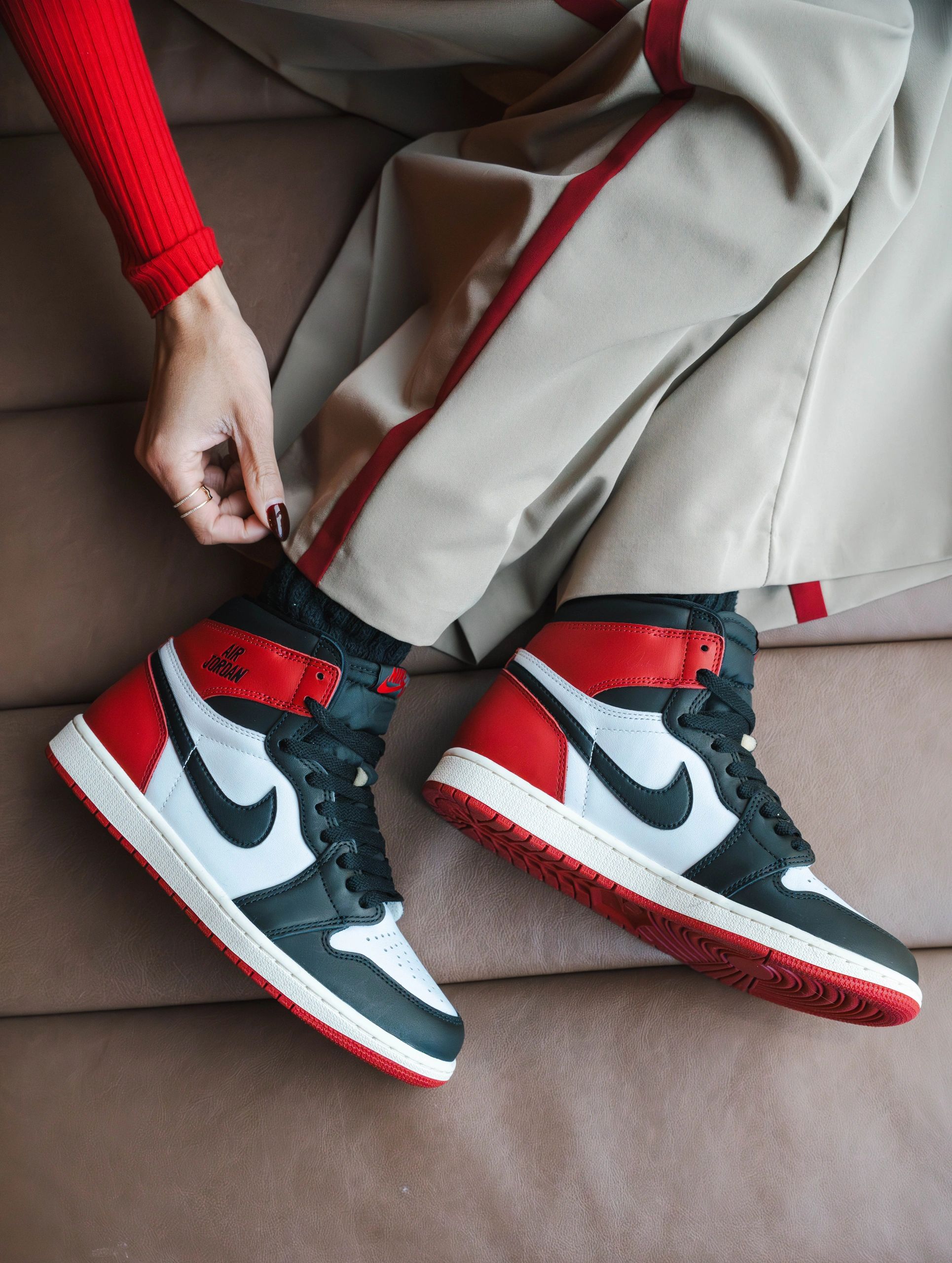 美品　Nike Jordan 1 Black Toe Reimagined Jordan 1 Retro High OG Black Toe Reimagined Men's - DZ5485